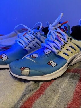 Hello Kitty Blue woman size 8 Athletic Sneakers